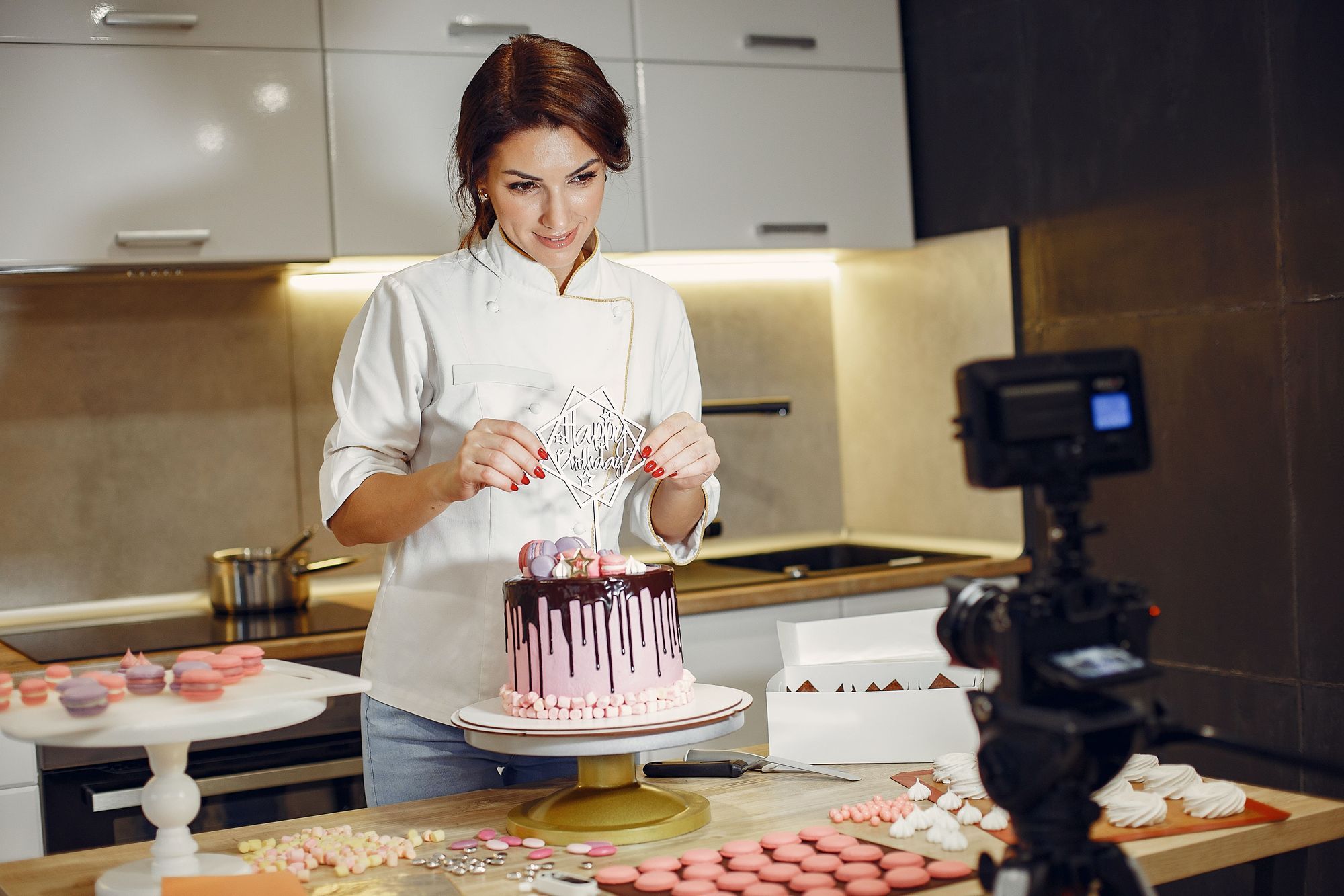 Get your "how-to bake the perfect birthday cake" on live stream