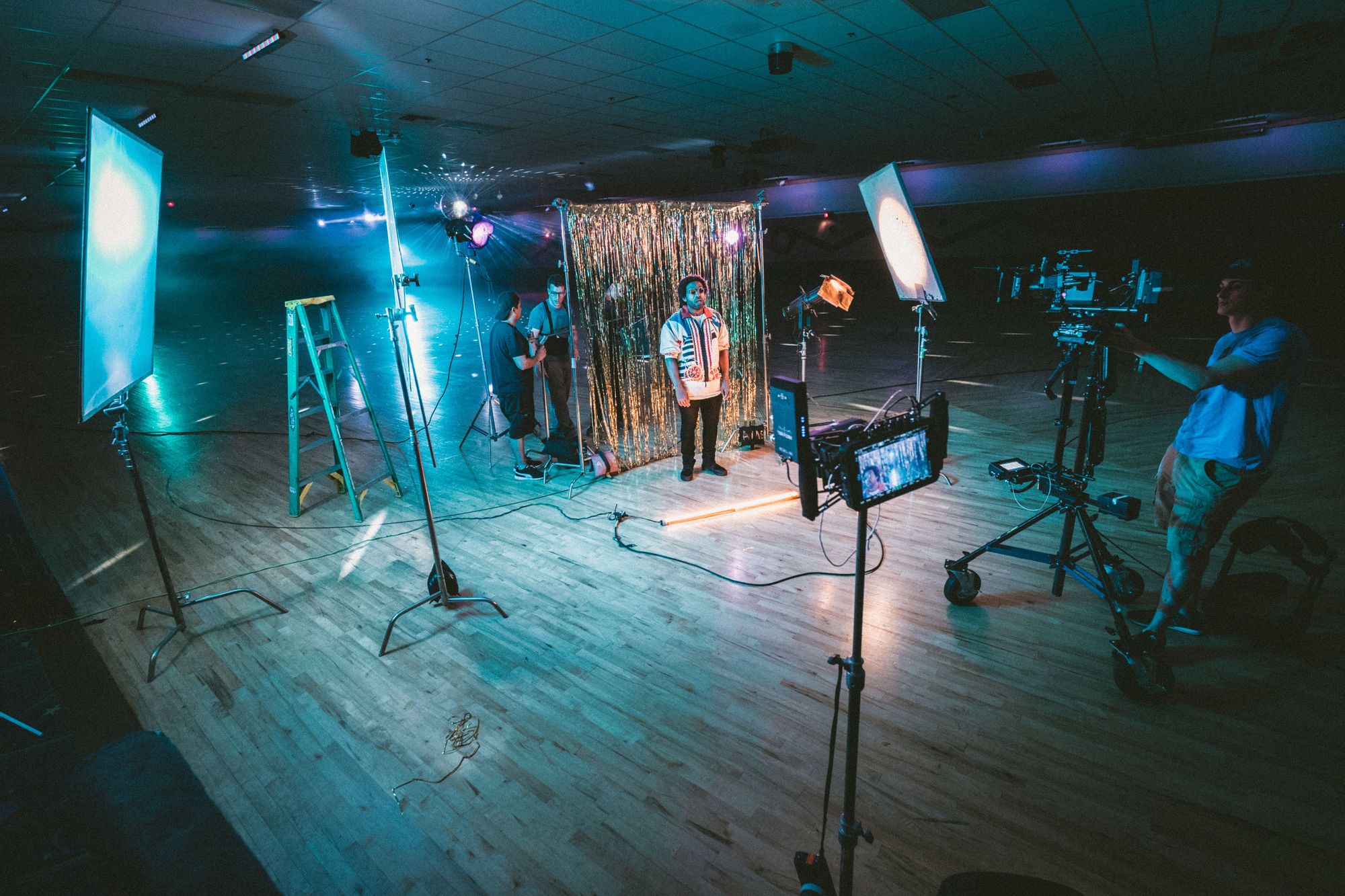 video-production-with-led-lighting-boom-microphones-and-cameras