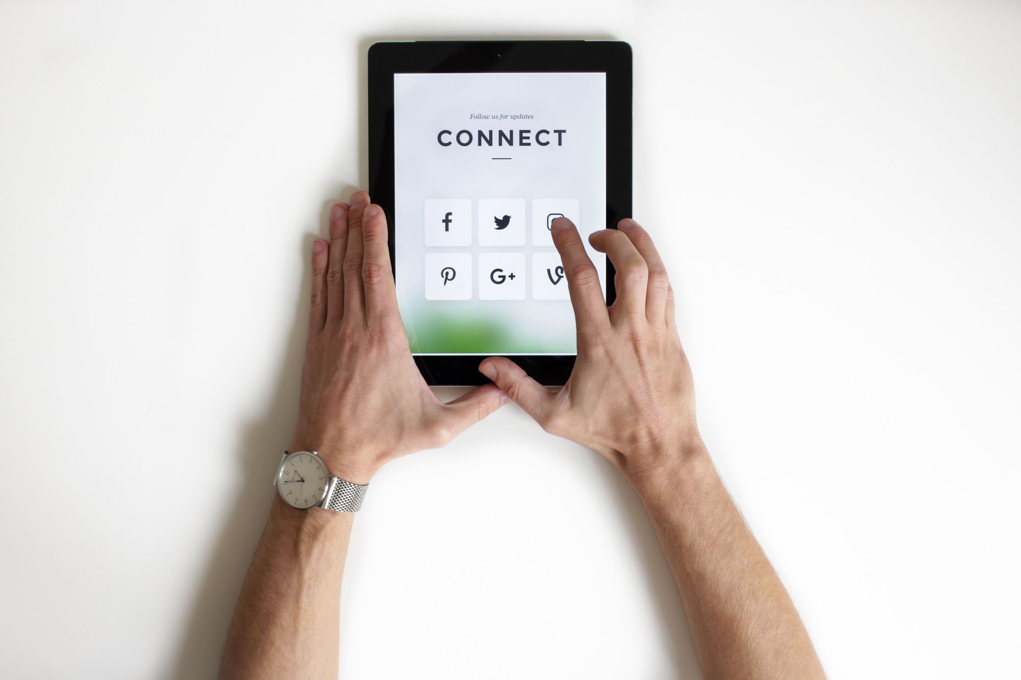 ipad-connecting-with-social-media