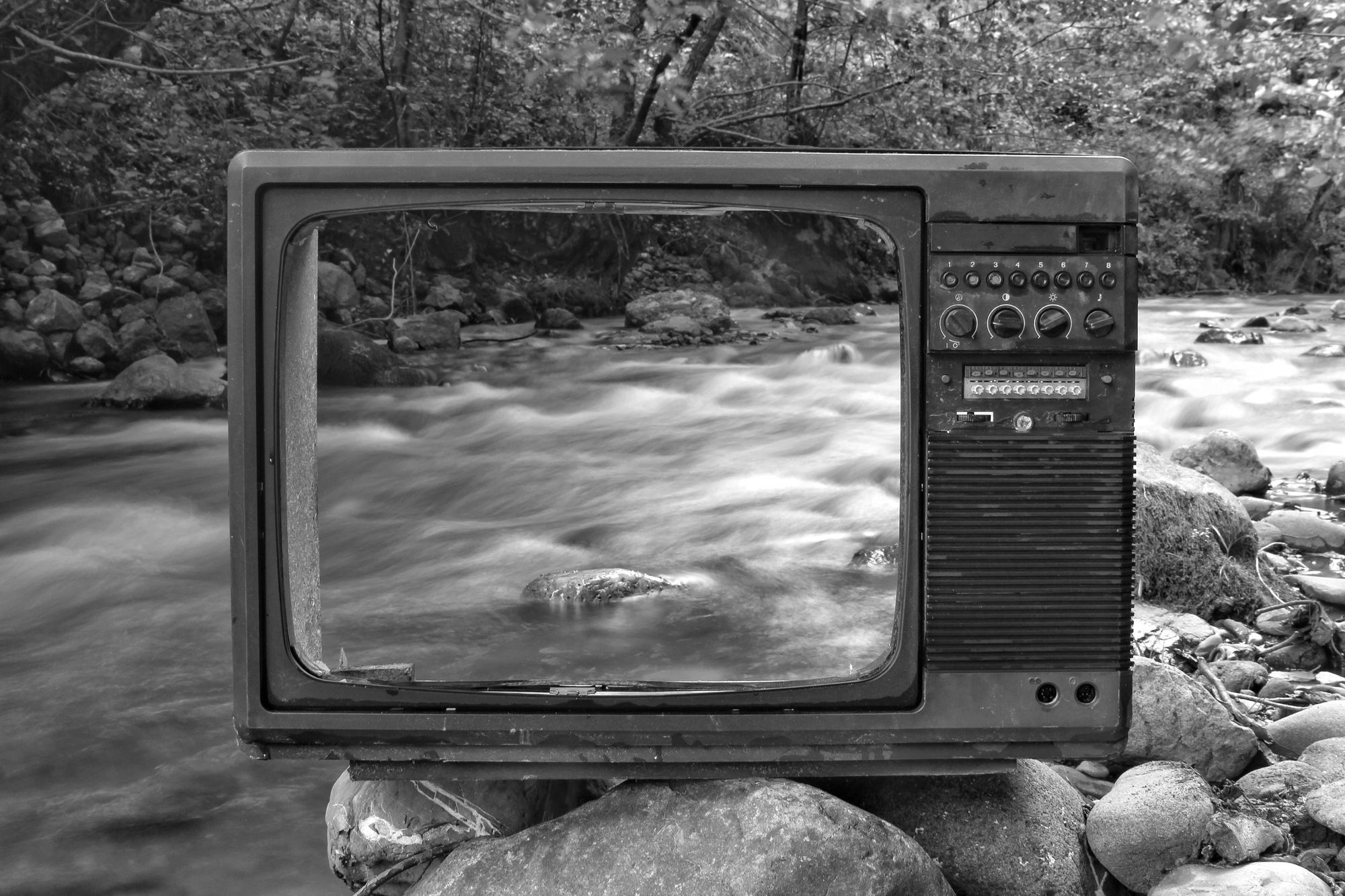 noir-tv-at-river