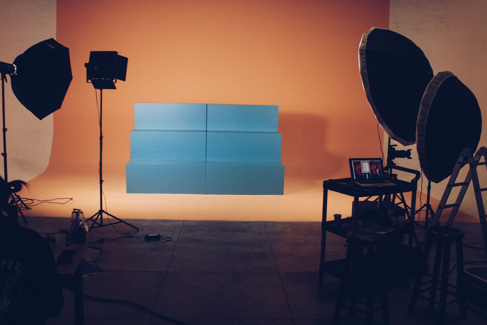 How To Set Up A Three-Point Lighting System: Key, Fill, & Backlighting