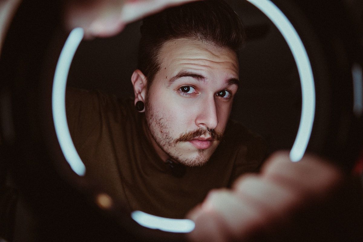 man ring light