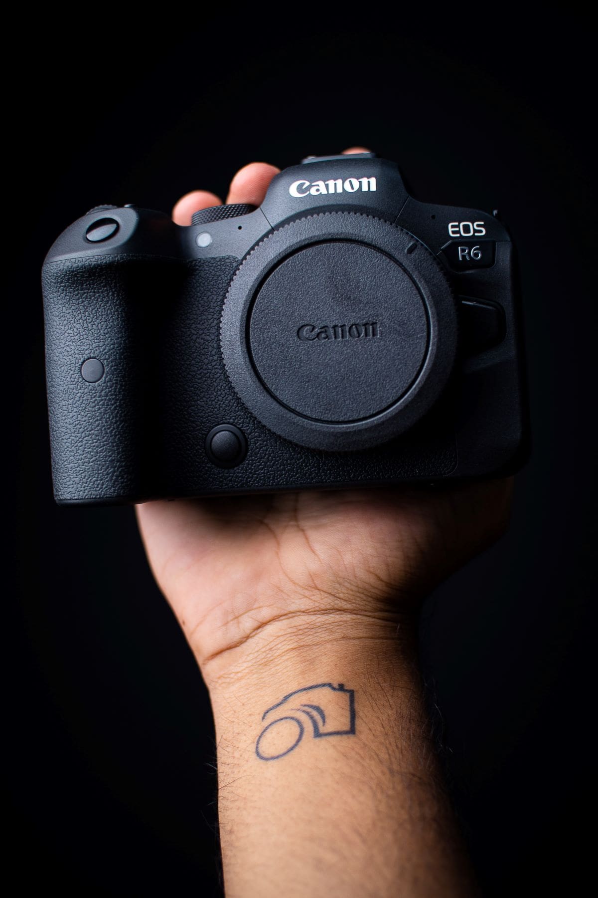 canon eos r6 in hand
