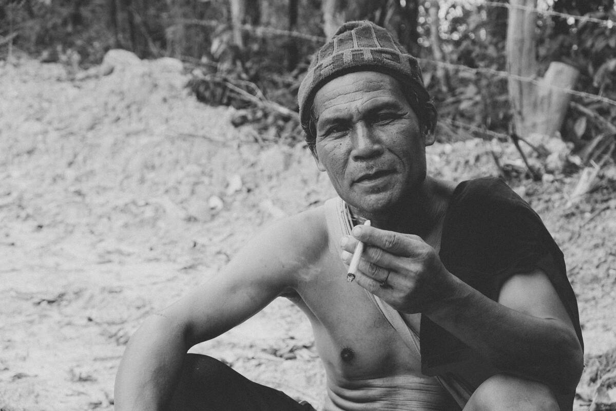 man smoking a cigarrete photography