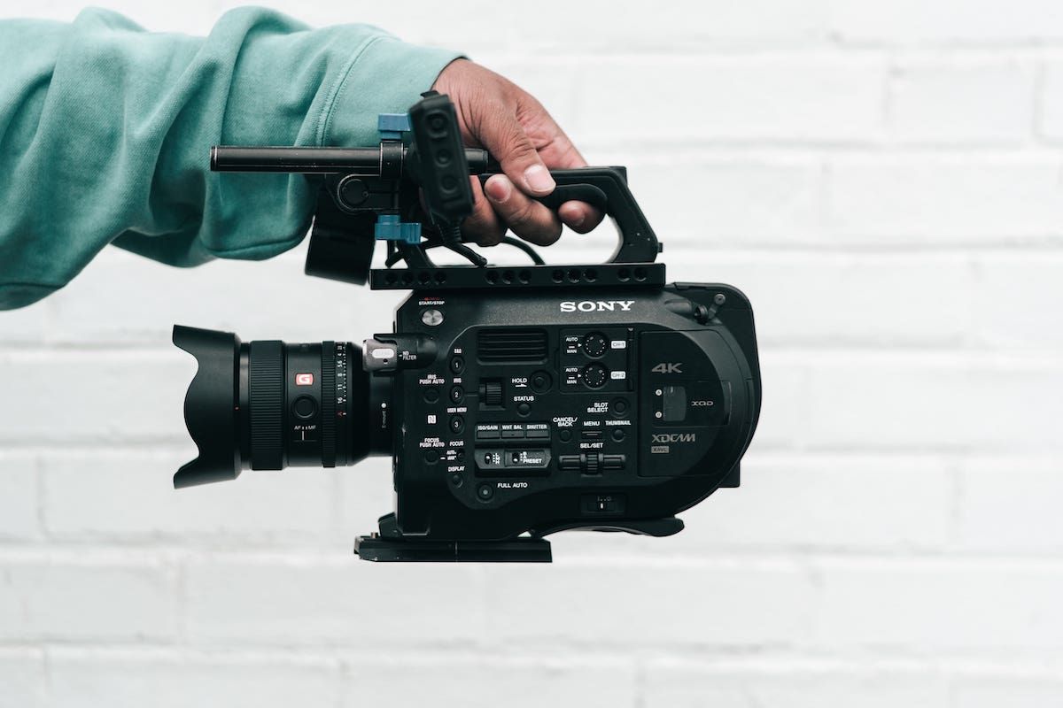 Rent a sony fx9 at Wedio