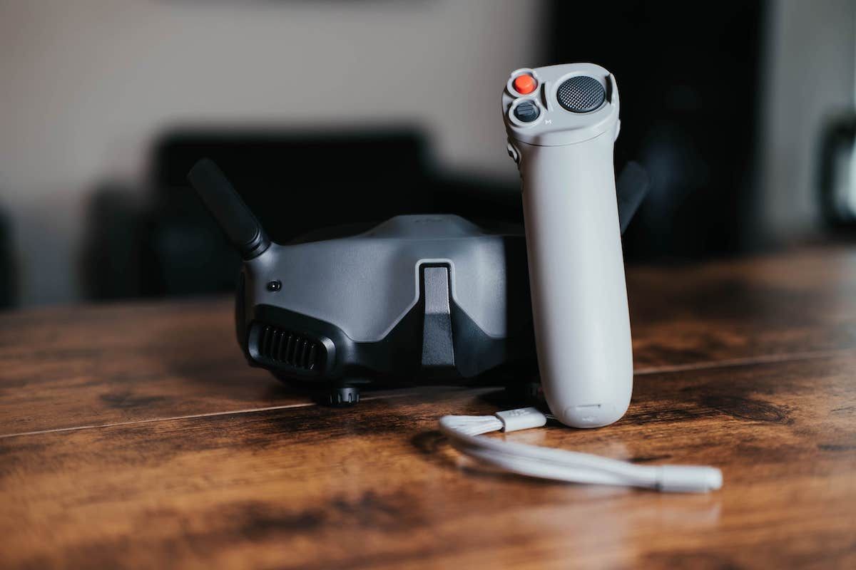 Photo of the DJI Avata review on a table for a review — with a controller. 